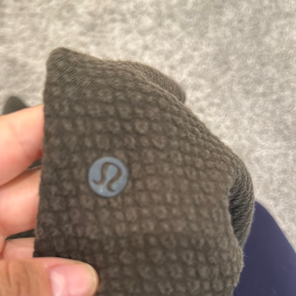 Lululemon green textured shorts - Picture 6 of 6